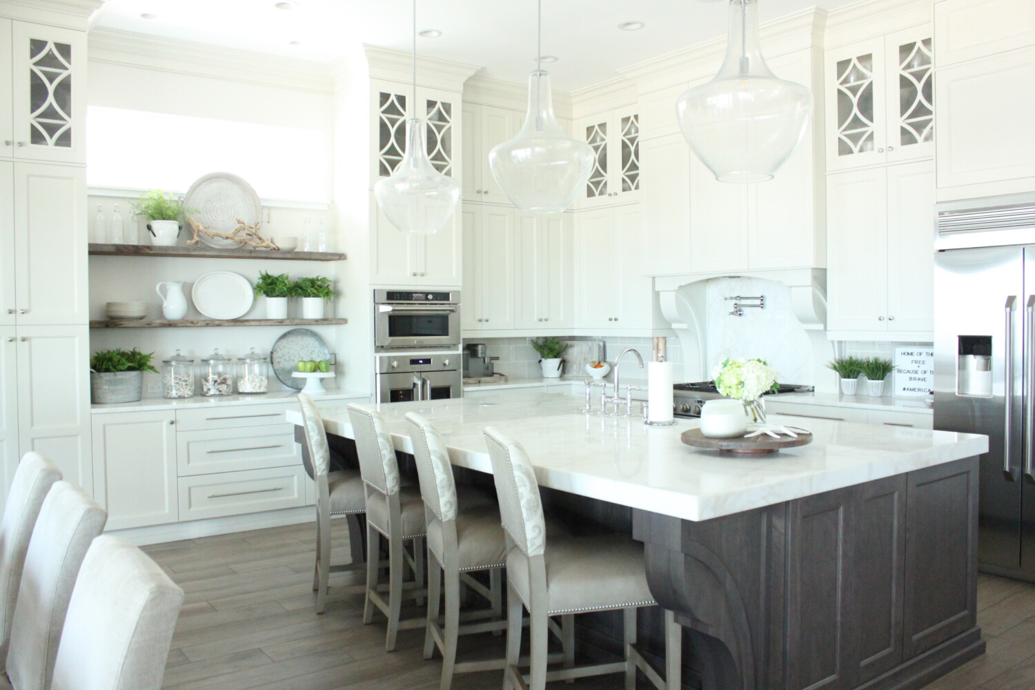 Five Ways to Warm up a White Kitchen